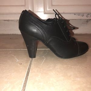 Size 8, Black Oxford type 3 inch heels